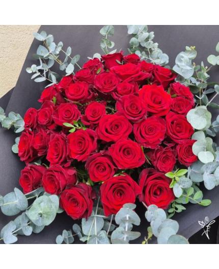 Bouquet de fleurs Valentine - roses rouges- Livraison de fleurs par un  artisan fleuriste local