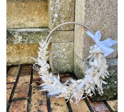 Couronne de fleurs séchées blanches
