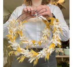 Couronne de fleurs séchées jaune