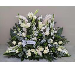 Devant de cercueil blanc