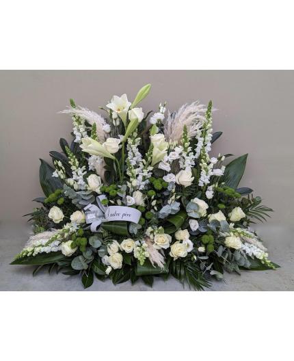 Devant de cercueil blanc