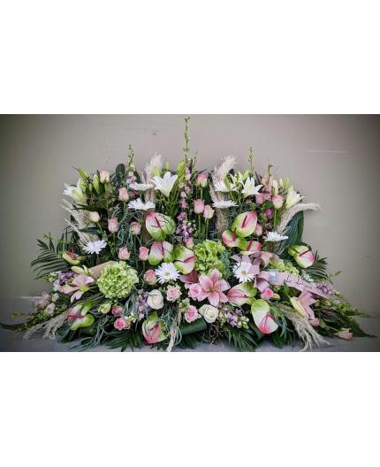 Devant de cercueil tons roses