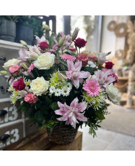 Panier fleuri pour un Deuil