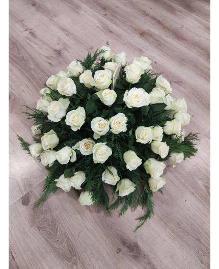 Coussin de rose blanches