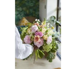 Bouquet du fleuriste avec des pivoines