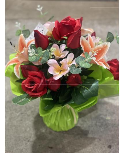 Bouquet rond de fleurs artificielles