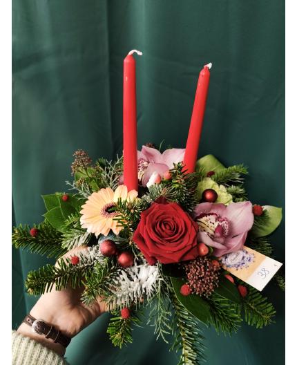 Composition de NOEL avec deux bougies rouges