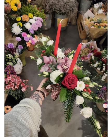 Composition de NOEL allongée avec les deux bougies rouges