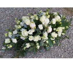 Raquette de fleurs blanches