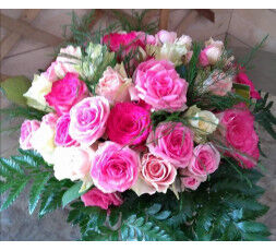BOUQUET ROND DE ROSES ROSES OU COLOREES
