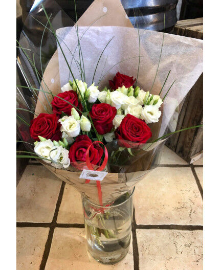 BOUQUET DE ROSES ROUGE ET LYSIANTHUS