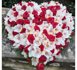 COEUR EN ROSES ET CYMBIDIUM