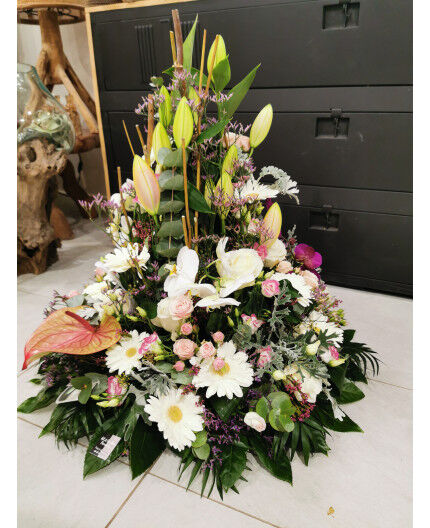 Coussin de forme conique ton pastel