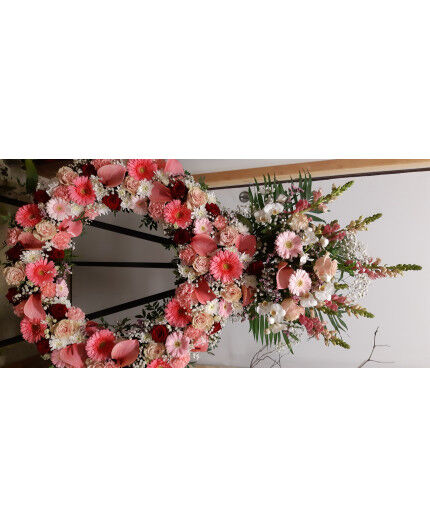 Couronne avec fronton sur pied