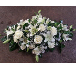 gerbe deuil dans les tons de blanc