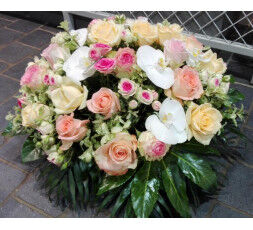 PANIER DE ROSES PASTELLES