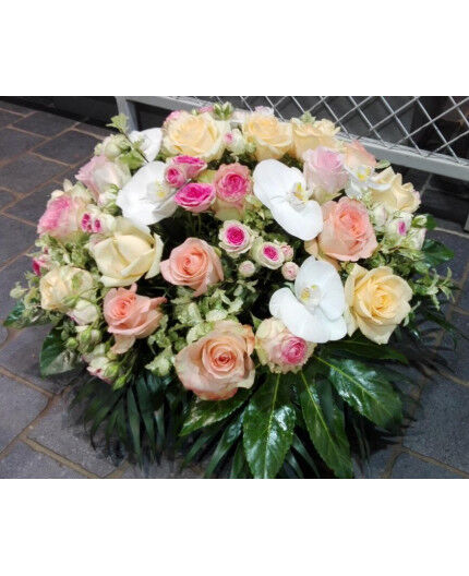 PANIER DE ROSES PASTELLES